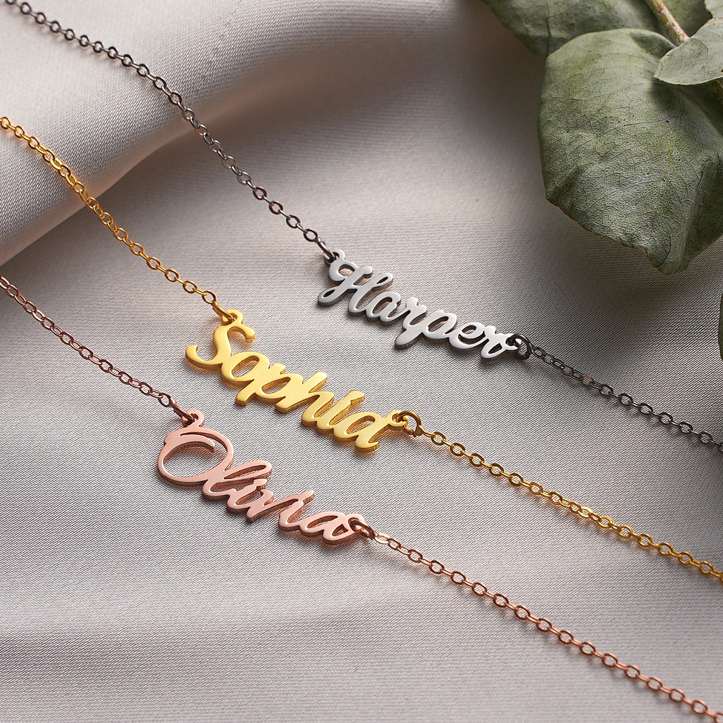Personalisierte Namenskette – individueller Namensschmuck als Geschenk für Frauen