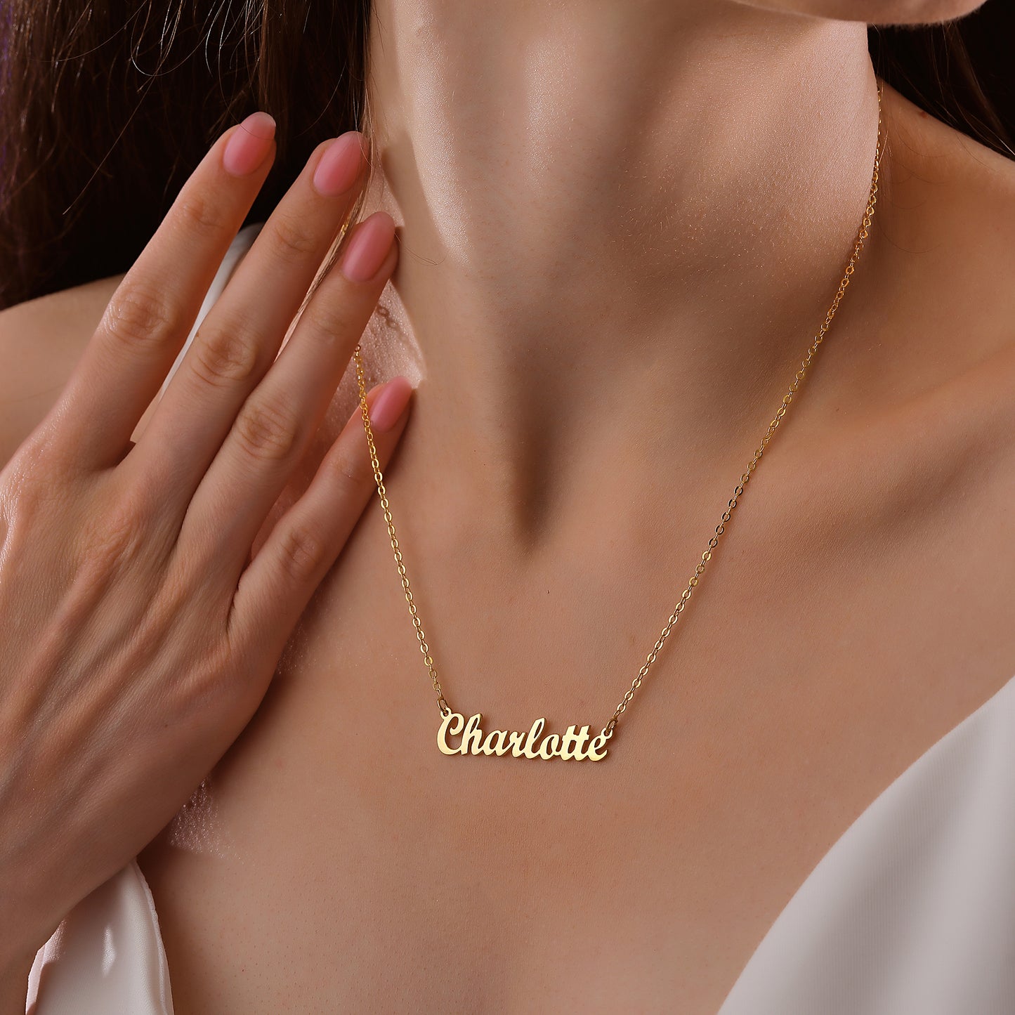 Personalisierte Namenskette – individueller Namensschmuck als Geschenk für Frauen