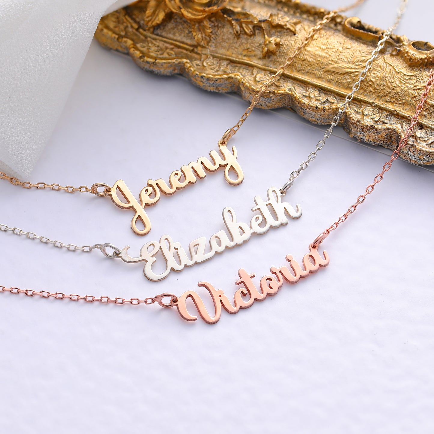 Personalisierte Namenskette – individueller Namensschmuck als Geschenk für Frauen